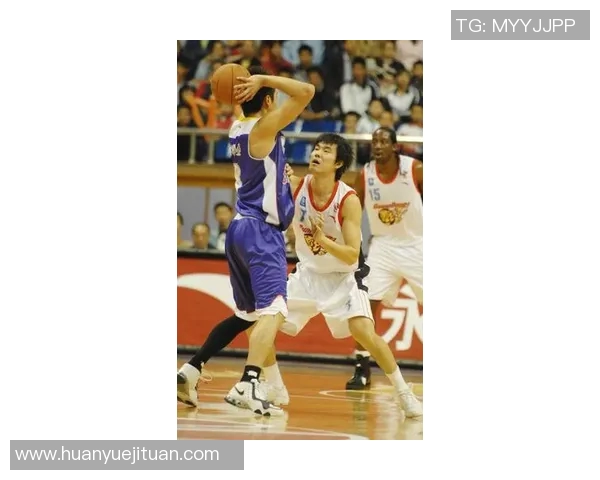 CBA广东队与辽宁队激战正酣赛场精彩瞬间回顾与分析