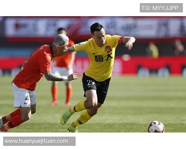 恒大与绿地申花激战正酣比分悬念不断引发球迷热议 恒大与绿地申花激战正酣比分悬念不断引发球迷热议