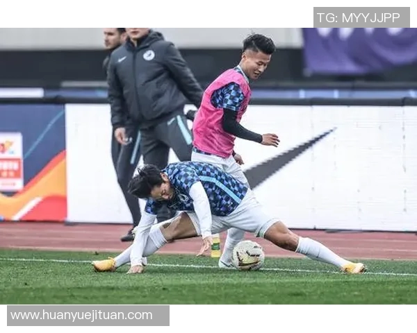 泰达与大连人精彩对决视频回顾赛场瞬间与精彩进球分析